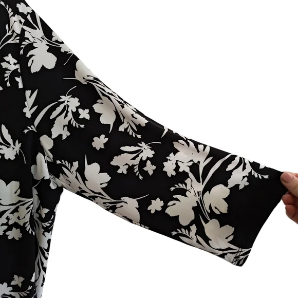 Liz Claiborne Floral 3 qtr. length Sleeved Blouse black and white Size 1X - Picture 6 of 10